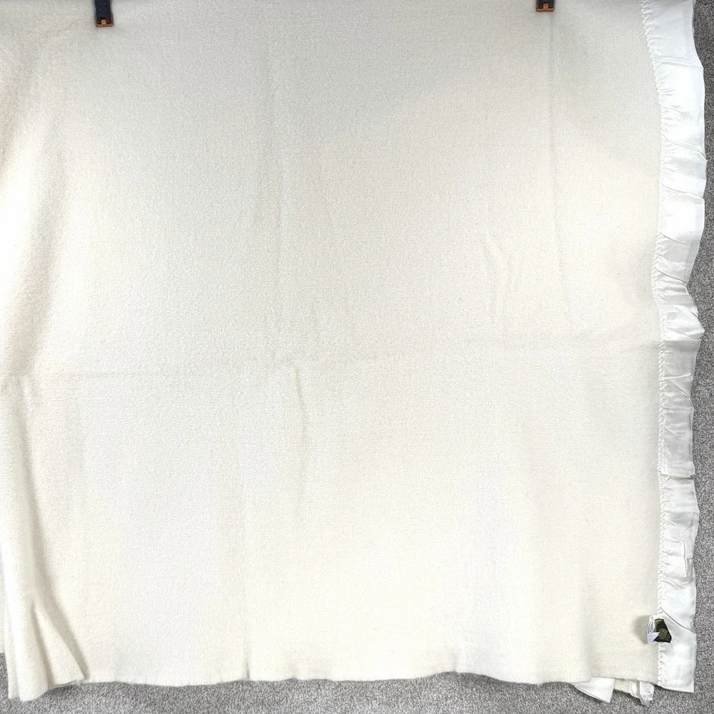 Tennessee Woolen Mills Cream Wool Blanket Satin Trim 81x78
